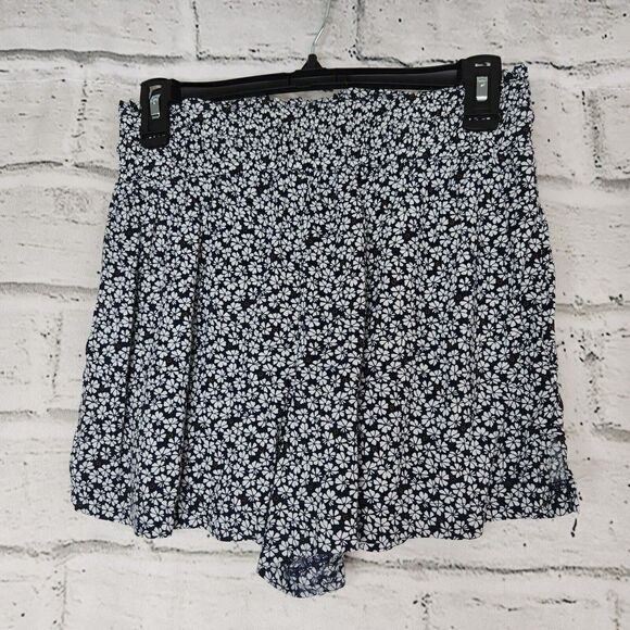 Abercrombie & Fitch Women's Navy Blue White Floral-Print Shorts Size Small - Picture 2 of 13